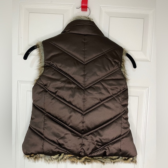 Gap NWT Kids Brown Faux Fur and Brown Reversible Puffer Vest, Size 6/7 Small - Picture 8 of 8